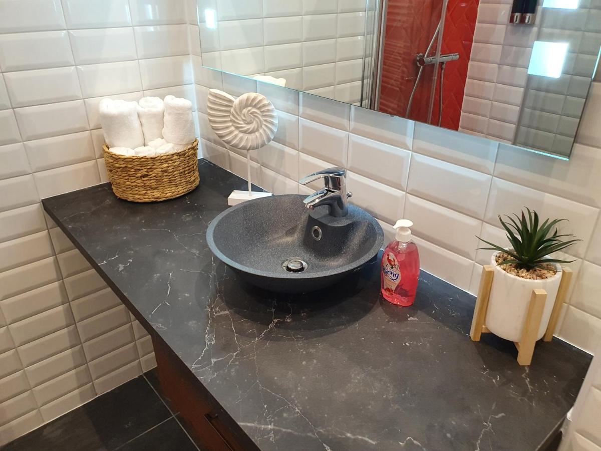 Stylisches 2-Zimmer Design-Apartment An Der U1 Favoritenstrasse Vienna Esterno foto