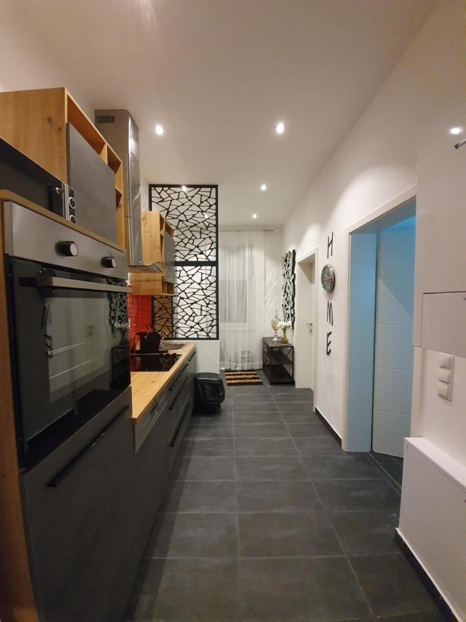 Stylisches 2-Zimmer Design-Apartment An Der U1 Favoritenstrasse Vienna Esterno foto